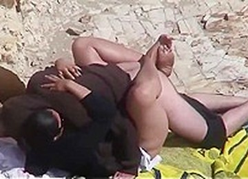 Estrangeiro - Hidden Cam Couple, BBW In The Beach Sex