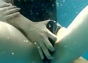 В купальнике,Секс под водой