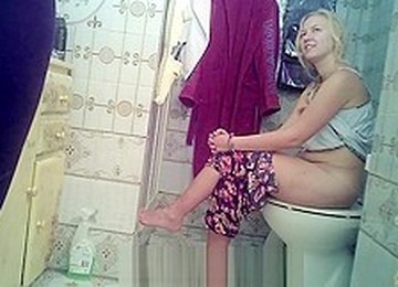 Nudistický sex,Vyšukaná polská teenka,Sex na záchodě