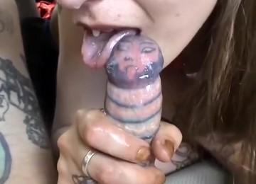 Јебање напољу,Тетовирана девојка јебана