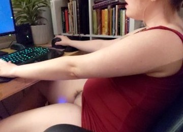 Hot Teen GAMER GIRL Plays Game And Fucks Pussy With Vibrator
