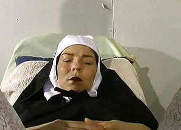 French Mature Nun Gyneco Piss Nonne Belle Soeur