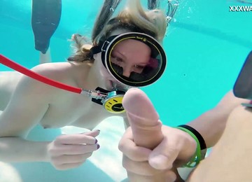 Babe Having Sex Underwater And Loving Every Second Of It