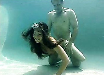 Young Chick Gets Fucked Underwater