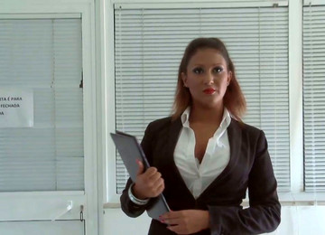 Kinky Secretary Gives Stout Blowjob To Her Boss Right In The Office