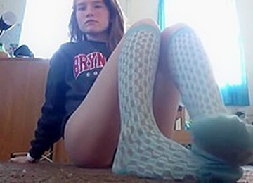 Момиче в чорапи