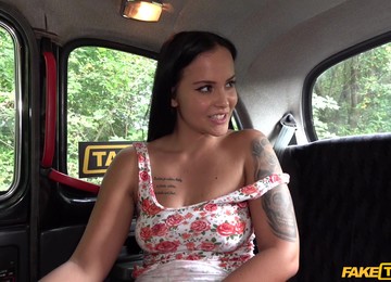 Divorced Hottie Jennifer Mendez Enjoys Having Sex In The Taxi