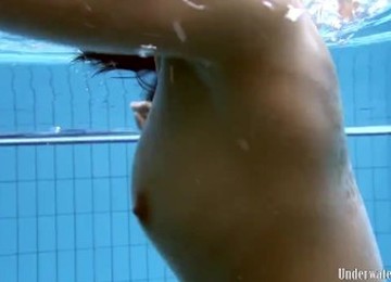 Vera Brass Hot Teen Underwater