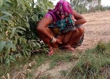 Fuck Mature African Woman Randi On Field