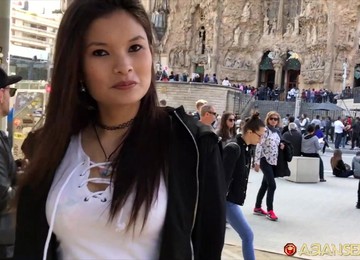 Tourist Fucks A Beautiful Asian Vacation GF In Spain