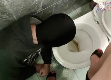 Echter Cuckold,In den Mund gepisst,Russisches Mädchen gefickt,Toiletten Sex,Ehefrauentausch