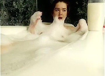Cute Teen Girl Take A Bath Amateur Webcam