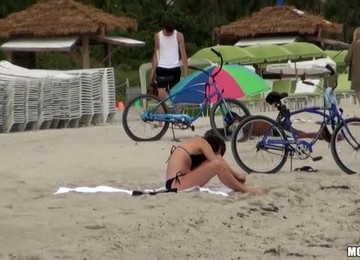 Šukačka na pláži,Honění,Přírodní prsa,Outdoorový sex,Šukání mladistvích