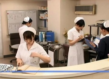 Adolescente Giapponese Scopata,Infermiera e Paziente