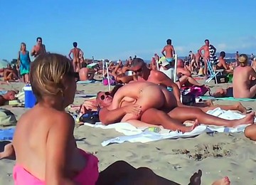Couple Fucks At The Beach - Public Sex