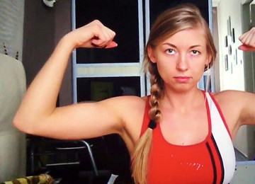 Muscle Girl Porn, Biceps Flexing, Ts Muscle Girl