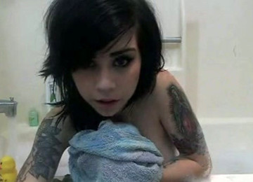 Flat Chested Amateur Emo Chick Takes A Hot Show And Welcomes You To Join