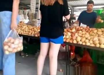 Leegings Ass At Food Market