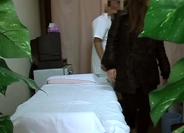 Spy Cam In Massage Room Shoots Amateur
