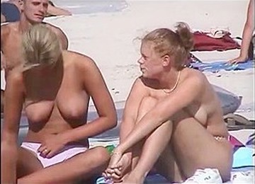 Baiser sur la plage,Nudistes qui baisent