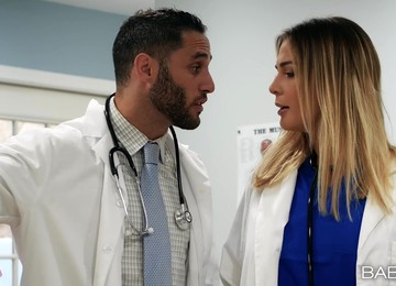 Horny Doctor Kimmy Granger, Wants To Fuck A Dude During The Visit