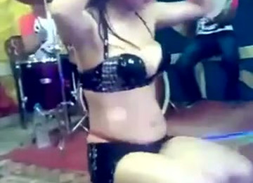 Amateur Brunette Hussy Dances In Front Of A Crowd In Homemade Clip