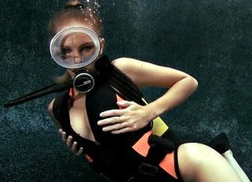 Underwater Nice Blowjob