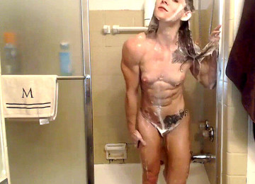 Muscle Femme, Recent, Shower