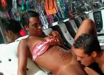 Бразилска буља,Секс журка
