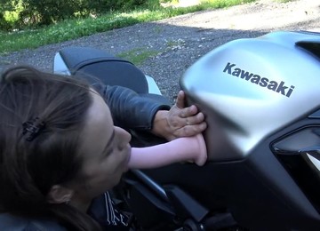 Hot French Teen Squirting On Her Motorcycle - Chaude Motarde Vic Alouqua
