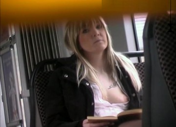 She Must Show Her Tits In Public - Nip Slip, Downblouse But Not Flashing