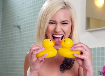 Lad Helps Blonde To Get Out Of Bath To Give Her A Deep Fuck
