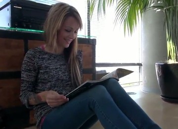 Skinny Laney Plays With Her Pussy Sitting On The Floor