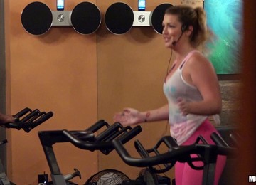Tattooed Jenna Ashley Enjoys Jumping On A Prick In A Gym