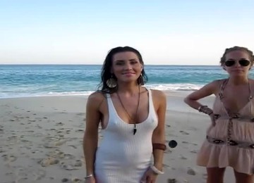 Šukačka na pláži,Vyšukaná baculka,Erotický sex,Přírodní prsa,Sólo akce s teenkou