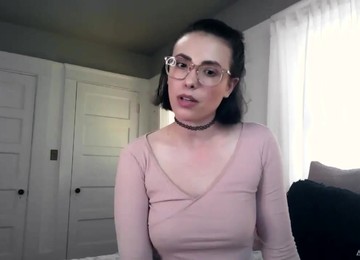 Flexible Sporty Brunette In Glasses Is Ready For Some Wild Solo Masturbation
