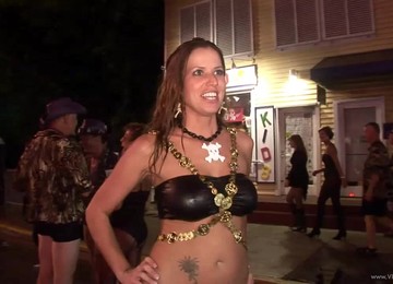 Sexy Ladies Show Off Their Bodies In Party Clip