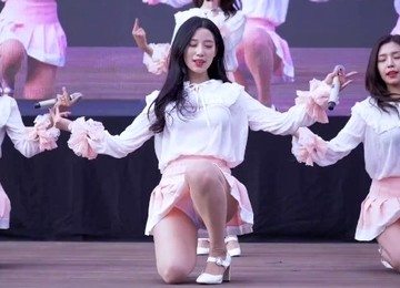 Baile sensual,Adolescentes coreanas folladas,Coño bajo la falda