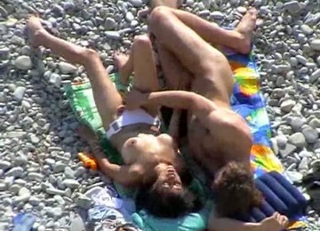 Ruchanie na Plaży,Porno Podglądane Kamerką