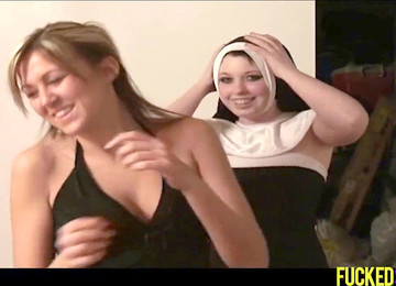 Аматьорски секс клипове,Чукане на приятелка,Мастурбация,Монахиня се чука