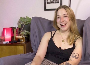 Amateur-Sex-Aufnahmen,Klitoris Lutschen,Deutsches Mädchen gefickt,Natürliche Titten,Feuchte Muschi