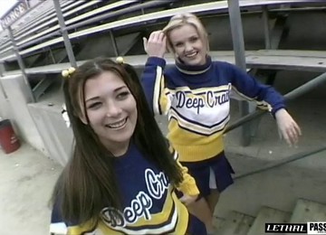 Reality Shoot Of Cheerleader Pussy Getting Drilled With Strapon