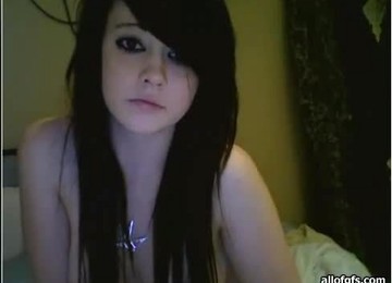 Gorgeous Emo Teen Beauty Masturbates Her Shaved Snatch In Webcam Vid
