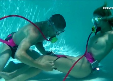 Pool Sex,Sportliches Mädchen gefickt,Unterwasser Sex