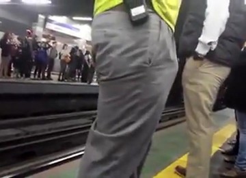 Stranger Security Guy Bulge In Metro