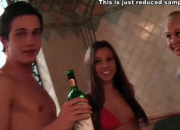 Vyšukaná přítelkyně,Šukání lesbiček,Sex v sauně