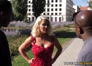 Easily Picked Up Outdoors Curvy MILF Sienna Day Takes Double Penetration