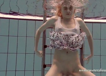 Desi Swimming Pool Sex, Openbaar Zwembad, Teen Bikini
