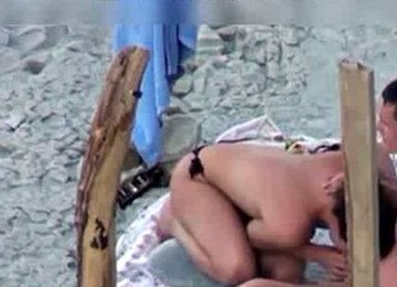 Чукане на плажа,Горещ секс двойка,Френско порно,Шпионски камери порно
