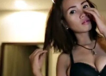 Guy Fucks A Young Oriental Girl In The Hotel Room